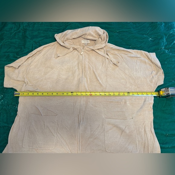 Barefoot Dreams Cream Hooded Zip-Up Poncho - Picture 4 of 7